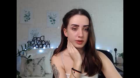 Snapshot of emilylayer chatting on 01.17.25 Emyli online show from 01.17.25