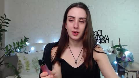 Snapshot of emilylayer chatting on 02.05.25 Emyli online show from 02.05.25
