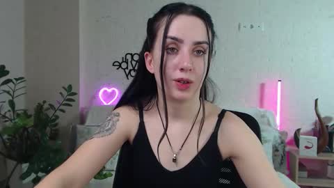 Snapshot of emilylayer chatting on 03.04.25 Emyli online show from 03.04.25
