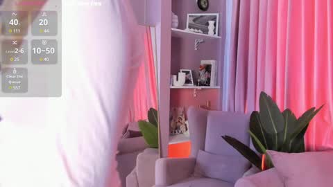 Hey i am  Emily     am -  pm online show from 12.07.24