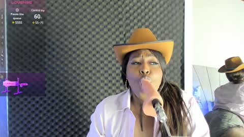 Snapshot of emilyrojas chatting on 01.19.25 emilyrojas online show from 01.19.25