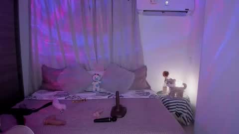 Snapshot of emilyrosss_ chatting on 01.14.25 EMILY online show from 01.14.25