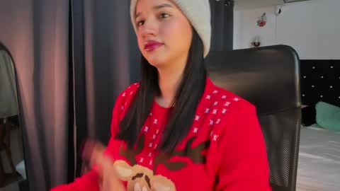 Snapshot of emilyrousex chatting on 12.23.24 emilyrousex online show from 12.23.24