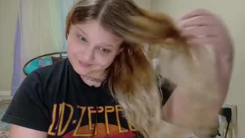 Snapshot of emilyshaze chatting on 11.04.25 emily haze online show from 11.04.25