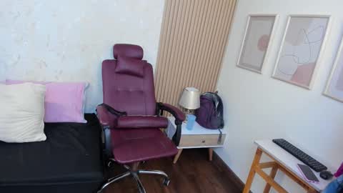 Snapshot of emilythyson chatting on 10.06.25 Emily Thyson online show from 10.06.25