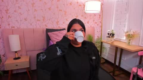 Snapshot of emilythyson chatting on 11.01.25 Emily Thyson online show from 11.01.25