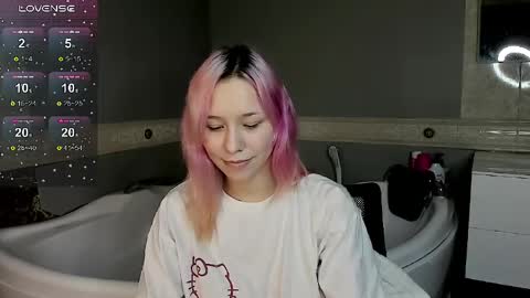 Snapshot of emilytrase chatting on 04.09.26 Betty online show from 04.09.26