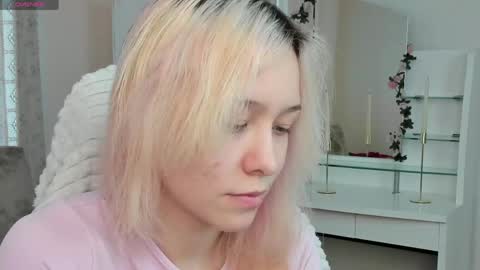 Snapshot of emilytrase chatting on 04.28.26 Betty online show from 04.28.26