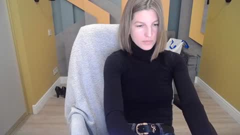 Snapshot of emilywalkers chatting on 12.08.24 EmilyWalkers online show from 12.08.24