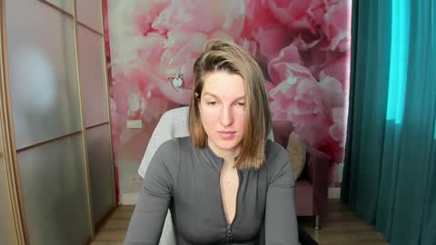 Snapshot of emilywalkers chatting on 12.20.24 EmilyWalkers online show from 12.20.24