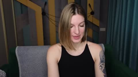 Snapshot of emilywalkers chatting on 12.27.24 EmilyWalkers online show from 12.27.24