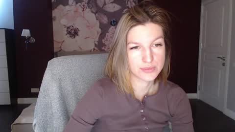 Snapshot of emilywalkers chatting on 01.08.25 EmilyWalkers online show from 01.08.25