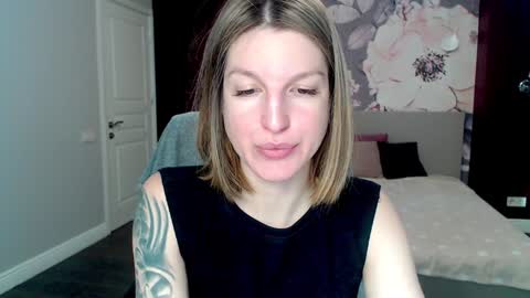Snapshot of emilywalkers chatting on 01.15.25 EmilyWalkers online show from 01.15.25