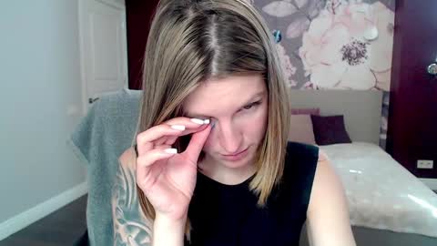 Snapshot of emilywalkers chatting on 01.15.25 EmilyWalkers online show from 01.15.25