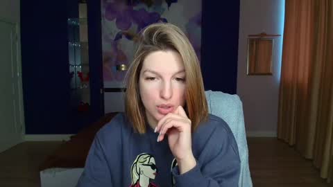 Snapshot of emilywalkers chatting on 01.19.25 EmilyWalkers online show from 01.19.25