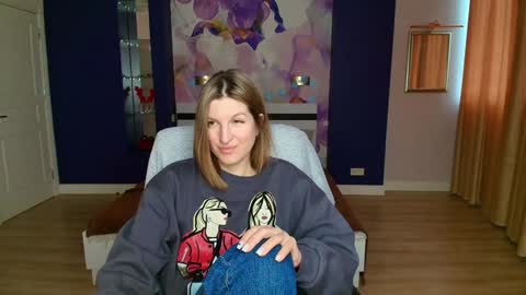 Snapshot of emilywalkers chatting on 01.19.25 EmilyWalkers online show from 01.19.25