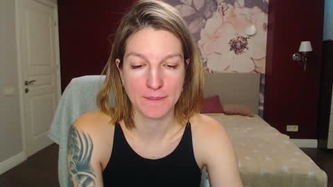 Snapshot of emilywalkers chatting on 01.22.25 EmilyWalkers online show from 01.22.25