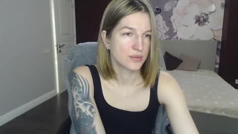 Snapshot of emilywalkers chatting on 01.29.25 EmilyWalkers online show from 01.29.25