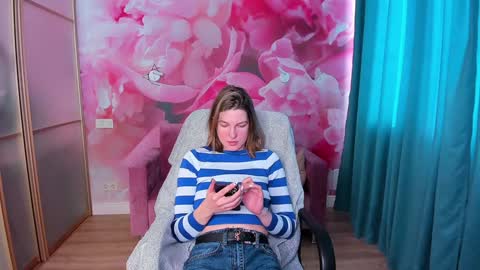 Snapshot of emilywalkers chatting on 02.02.25 EmilyWalkers online show from 02.02.25