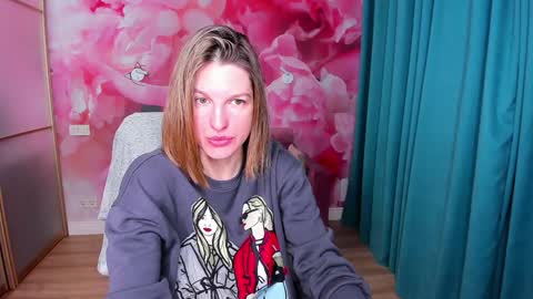 Snapshot of emilywalkers chatting on 02.03.25 EmilyWalkers online show from 02.03.25