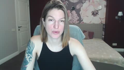 Snapshot of emilywalkers chatting on 02.05.25 EmilyWalkers online show from 02.05.25