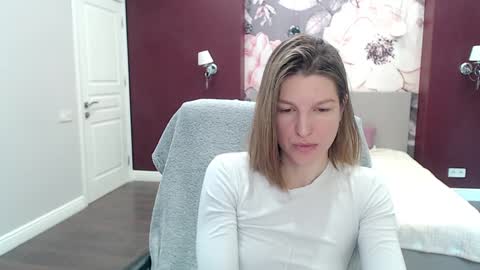 Snapshot of emilywalkers chatting on 02.06.25 EmilyWalkers online show from 02.06.25