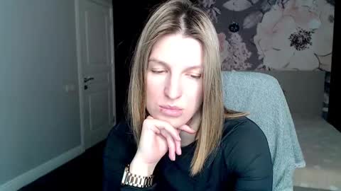 Snapshot of emilywalkers chatting on 02.12.25 EmilyWalkers online show from 02.12.25