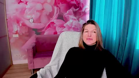 Snapshot of emilywalkers chatting on 02.18.25 EmilyWalkers online show from 02.18.25