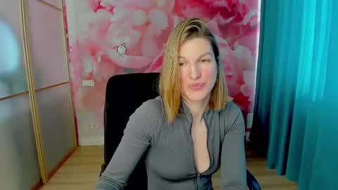 Snapshot of emilywalkers chatting on 02.21.25 EmilyWalkers online show from 02.21.25