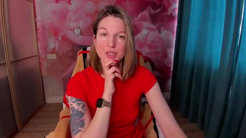Snapshot of emilywalkers chatting on 02.28.25 EmilyWalkers online show from 02.28.25