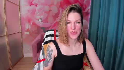 Snapshot of emilywalkers chatting on 03.03.25 EmilyWalkers online show from 03.03.25