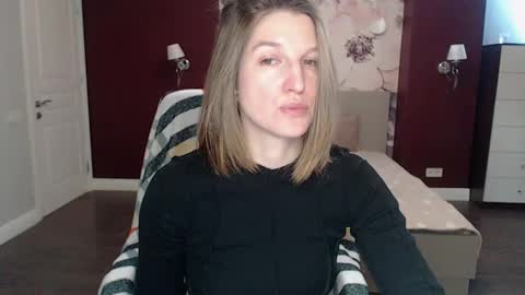 Snapshot of emilywalkers chatting on 03.04.25 EmilyWalkers online show from 03.04.25