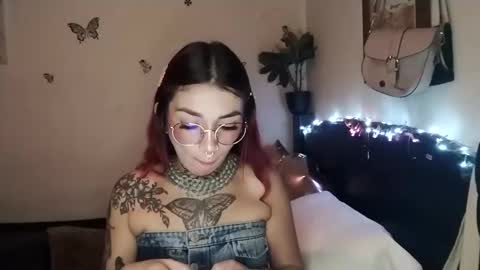 Valentina independent model online show from 10.14.25