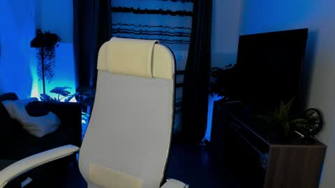Emily online show from 02.04.25
