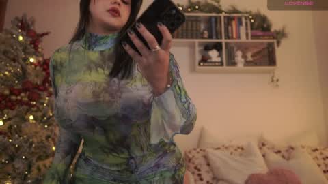 Snapshot of emilyxrose_ chatting on 12.26.24 IG thickemmsss online show from 12.26.24