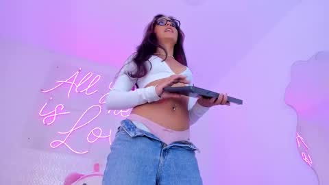 Emily Bank online show from 09.22.25