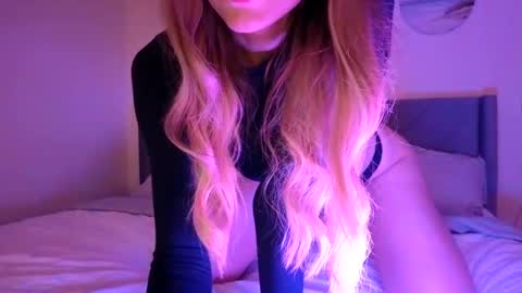 Snapshot of emilyy_miller chatting on 09.27.25 emilly online show from 09.27.25