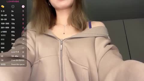 Snapshot of eminemswife chatting on 10.21.25 Nadya online show from 10.21.25