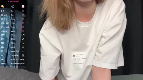 Snapshot of eminemswife chatting on 10.22.25 Nadya online show from 10.22.25