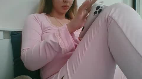 emma_991 online show from 04.16.26