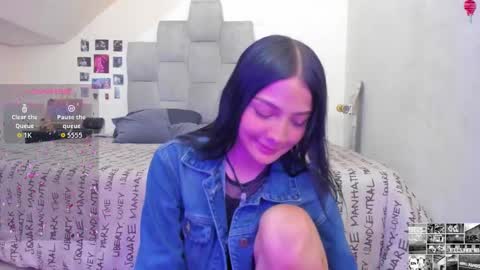 Snapshot of emma__15 chatting on 09.19.25 emma online show from 09.19.25