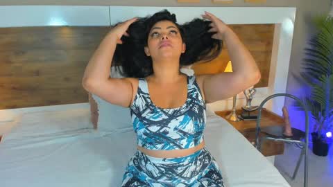 Snapshot of emma_bakker_ chatting on 01.05.25 Emma online show from 01.05.25