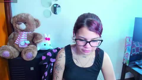 Snapshot of emma_boo_ chatting on 05.06.26 emma_boo_ online show from 05.06.26