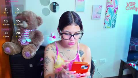 Snapshot of emma_boo_ chatting on 05.20.26 emma_boo_ online show from 05.20.26