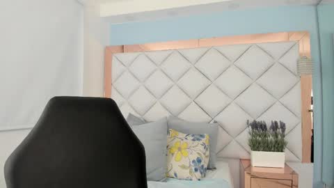 Emma Castillo online show from 10.26.25