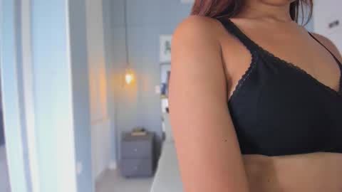 Snapshot of emma_crawford_ chatting on 10.15.25 Emma online show from 10.15.25