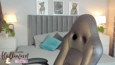 Snapshot of emma_crawford_ chatting on 11.01.25 Emma online show from 11.01.25