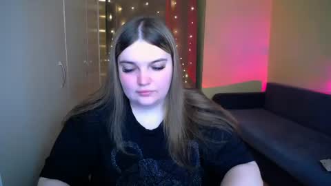 Snapshot of emma_dorn chatting on 06.29.26 Eva online show from 06.29.26
