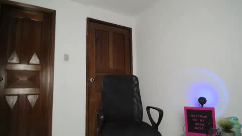 Emma Glow online show from 11.29.25