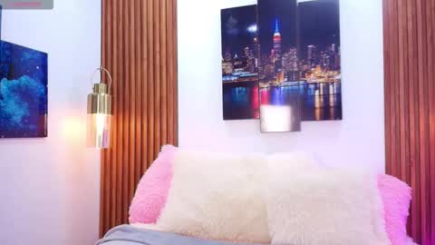 Emma 3 online show from 09.18.25